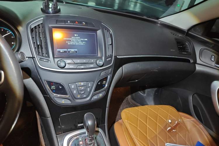 Used Buick Regal 2015 1.6T Elite Tech Model Audio And AC Panel