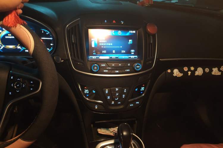 Used Buick Regal 2015 1.6T Elite Tech Model Audio And AC Panel