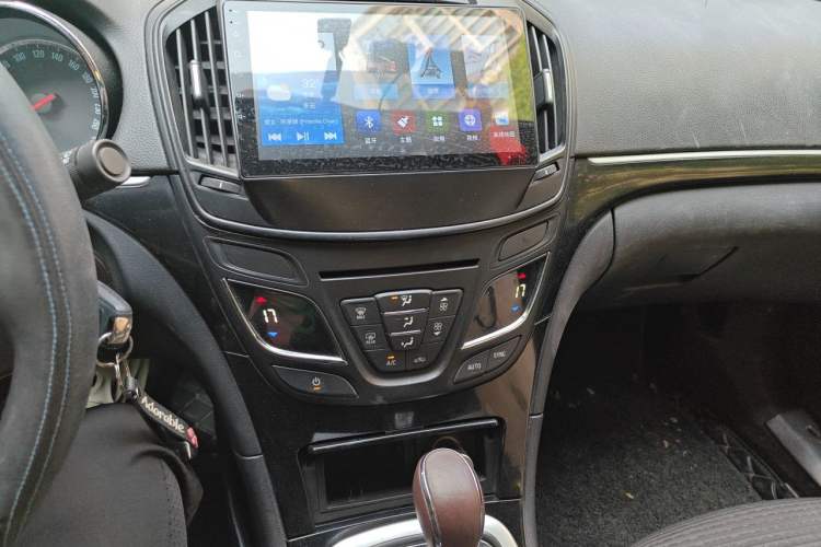 Used Buick Regal 2015 1.6T Leading Technology Model Audio And AC Panel
