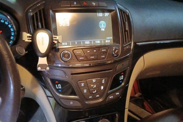 Used Buick Regal 2015 2.0L Leading Fashion Edition Audio And AC Panel