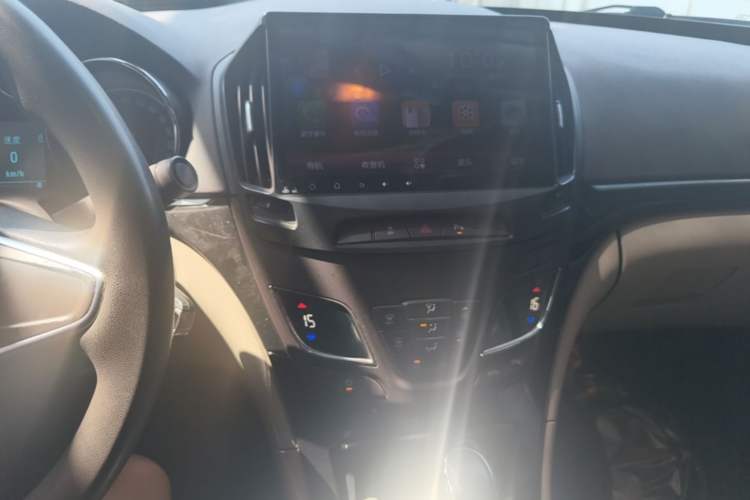 Used Buick Regal 2015 2.0L Leading Fashion Edition Audio And AC Panel