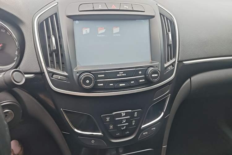 Used Buick Regal 2015 1.6T Leading Technology Model Audio And AC Panel
