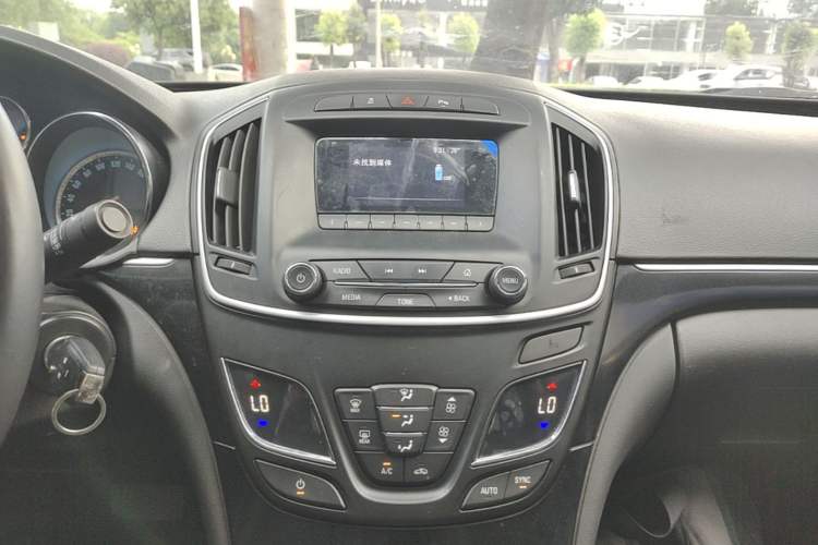 Used Buick Regal 2015 1.6T Leading Technology Model Audio And AC Panel