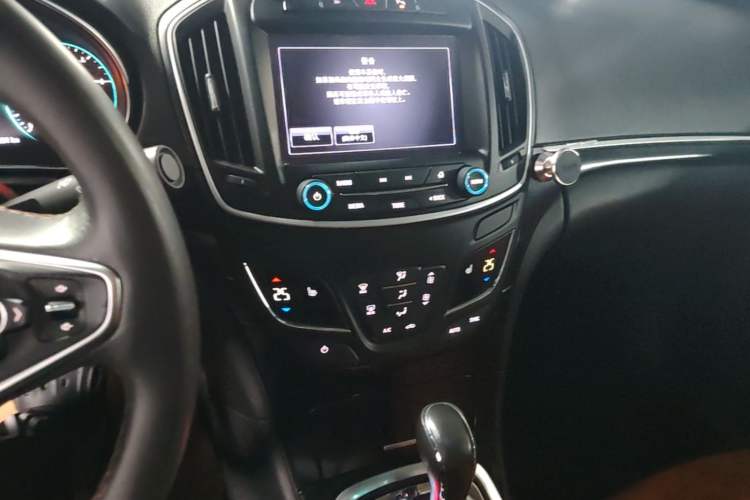 Used Buick Regal 2015 1.6T Elite Tech Model Audio And AC Panel