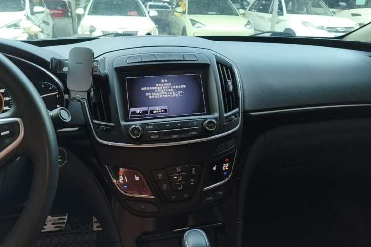 Used Buick Regal 2015 1.6T Elite Tech Model Audio And AC Panel