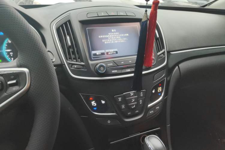 Used Buick Regal 2015 1.6T Elite Tech Model Audio And AC Panel