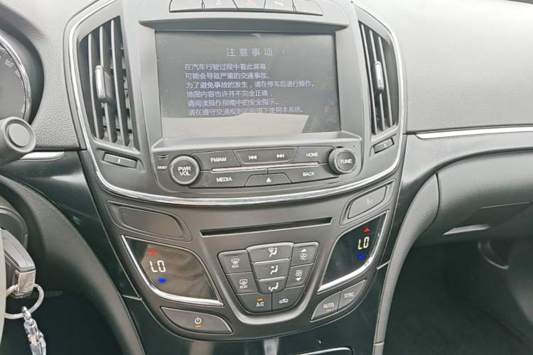 Used Buick Regal 2015 1.6T Leading Technology Model Audio And AC Panel