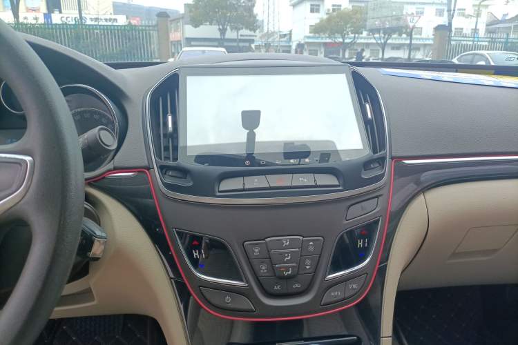 Used Buick Regal 2015 2.0L Leading Fashion Edition Audio And AC Panel
