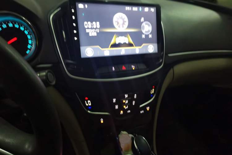 Used Buick Regal 2015 2.0L Leading Fashion Edition Audio And AC Panel