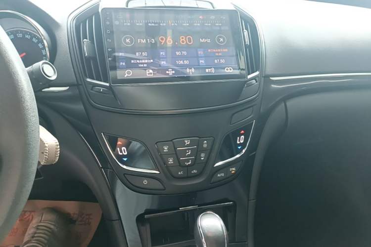 Used Buick Regal 2015 1.6T Leading Technology Model Audio And AC Panel