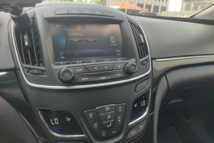 Used Buick Regal 2015 1.6T Elite Tech Model Audio And AC Panel