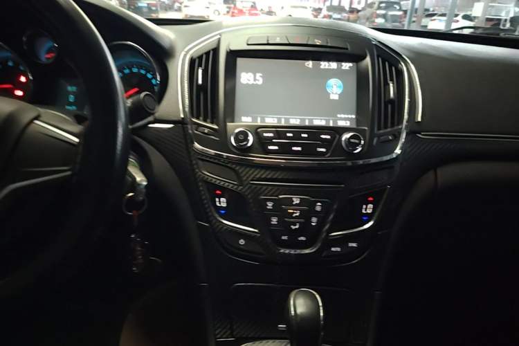Used Buick Regal 2015 1.6T Leading Technology Model Audio And AC Panel