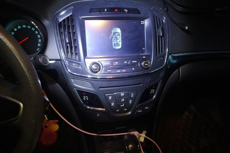 Used Buick Regal 2015 1.6T Leading Technology Model Audio And AC Panel