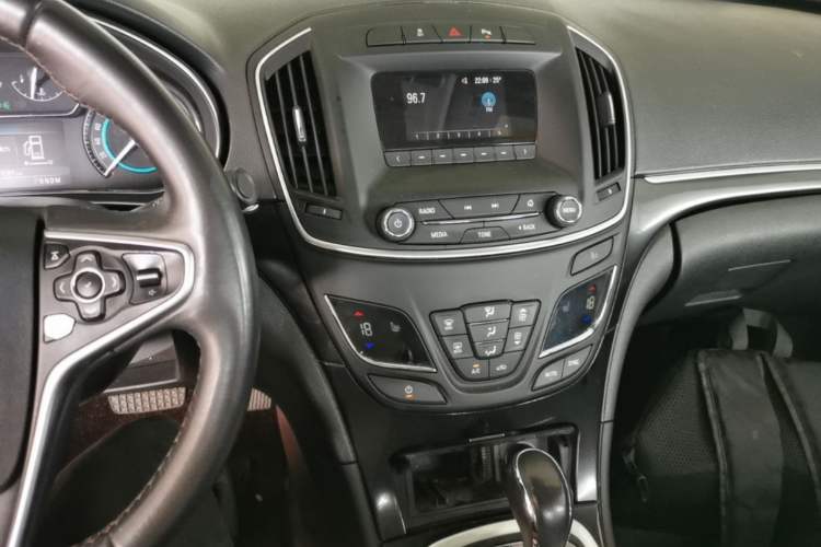 Used Buick Regal 2015 GS 2.0T Grand Sport Edition Audio And AC Panel