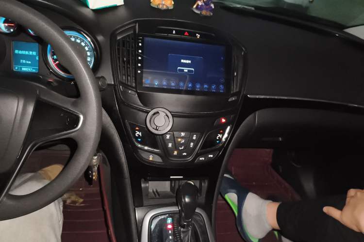 Used Buick Regal 2015 1.6T Leading Technology Model Audio And AC Panel