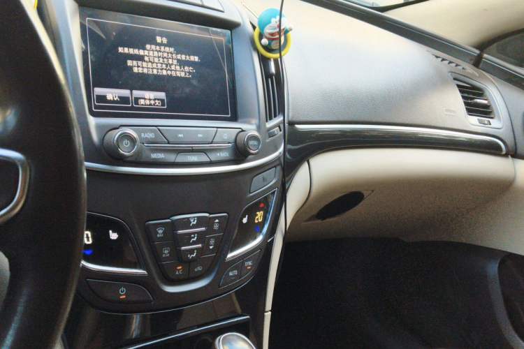 Used Buick Regal 2015 2.0L Elite Fashion Edition Audio And AC Panel