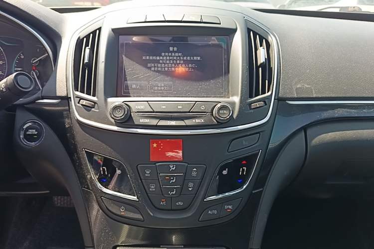 Used Buick Regal 2015 1.6T Elite Tech Model Audio And AC Panel