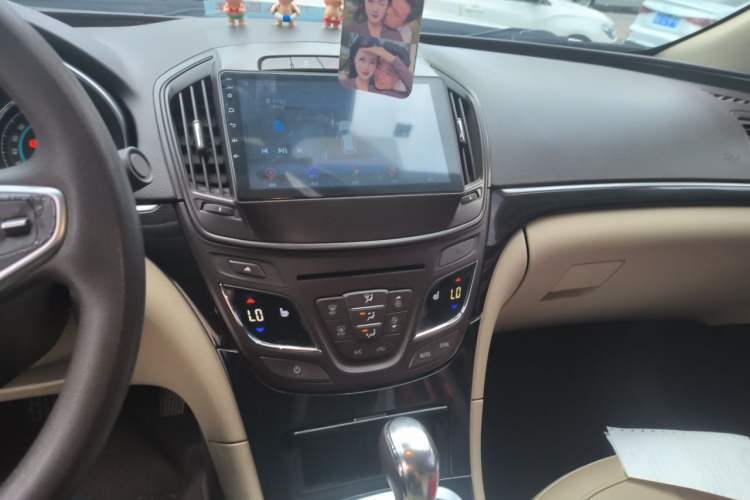 Used Buick Regal 2015 2.0L Elite Fashion Edition Audio And AC Panel