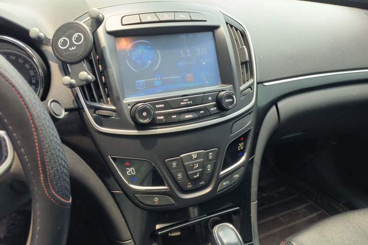 Used Buick Regal 2015 1.6T Leading Technology Model Audio And AC Panel