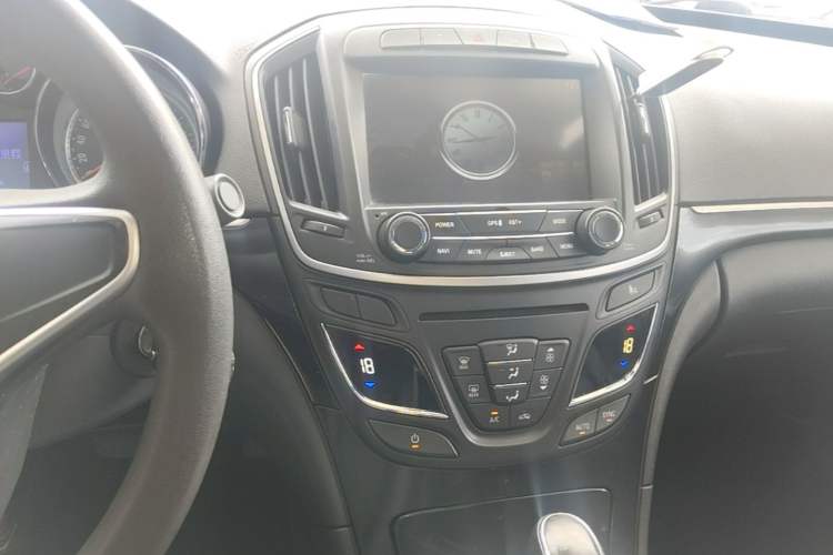 Used Buick Regal 2015 1.6T Leading Technology Model Audio And AC Panel