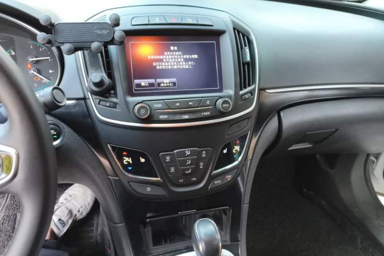 Used Buick Regal 2015 1.6T Elite Tech Model Audio And AC Panel