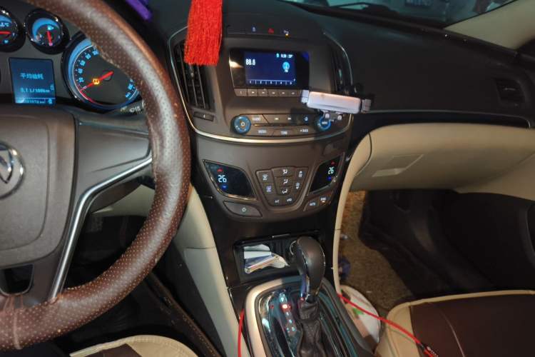 Used Buick Regal 2015 2.0L Leading Fashion Edition Audio And AC Panel