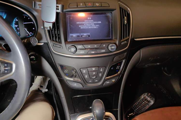 Used Buick Regal 2015 1.6T Elite Tech Model Audio And AC Panel