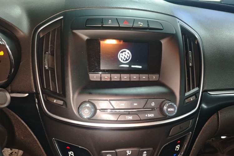 Used Buick Regal 2015 1.6T Leading Technology Model Audio And AC Panel