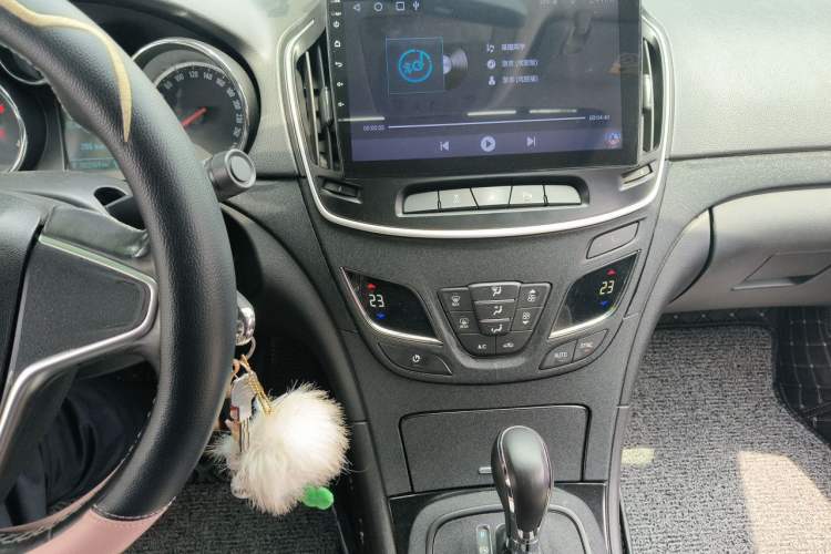Used Buick Regal 2015 1.6T Leading Technology Model Audio And AC Panel