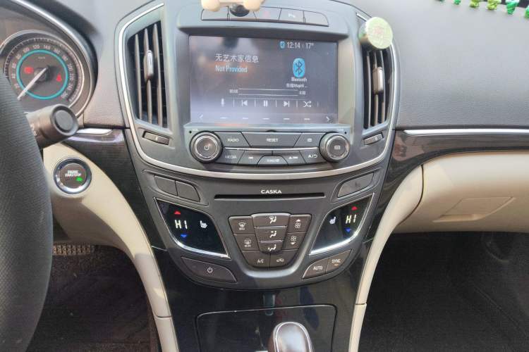 Used Buick Regal 2015 2.0L Elite Fashion Edition Audio And AC Panel