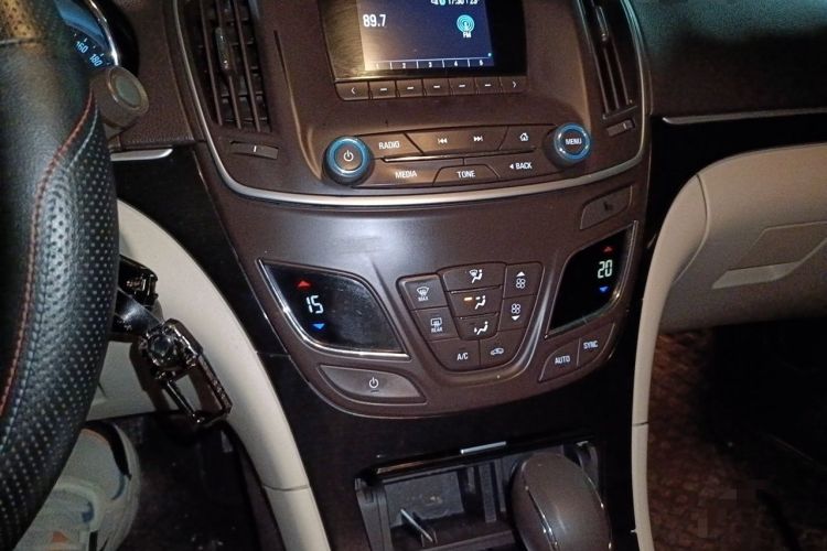 Used Buick Regal 2015 2.0L Leading Fashion Edition Audio And AC Panel