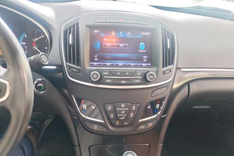 Used Buick Regal 2015 1.6T Elite Tech Model Audio And AC Panel
