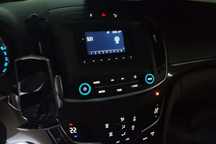Used Buick Regal 2015 2.0L Leading Fashion Edition Audio And AC Panel