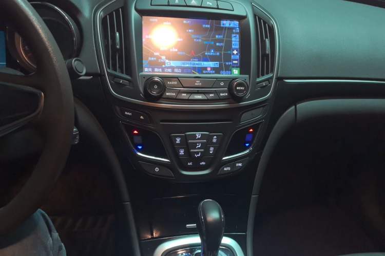 Used Buick Regal 2015 1.6T Leading Technology Model Audio And AC Panel