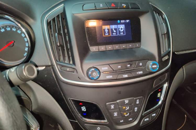 Used Buick Regal 2015 1.6T Leading Technology Model Audio And AC Panel