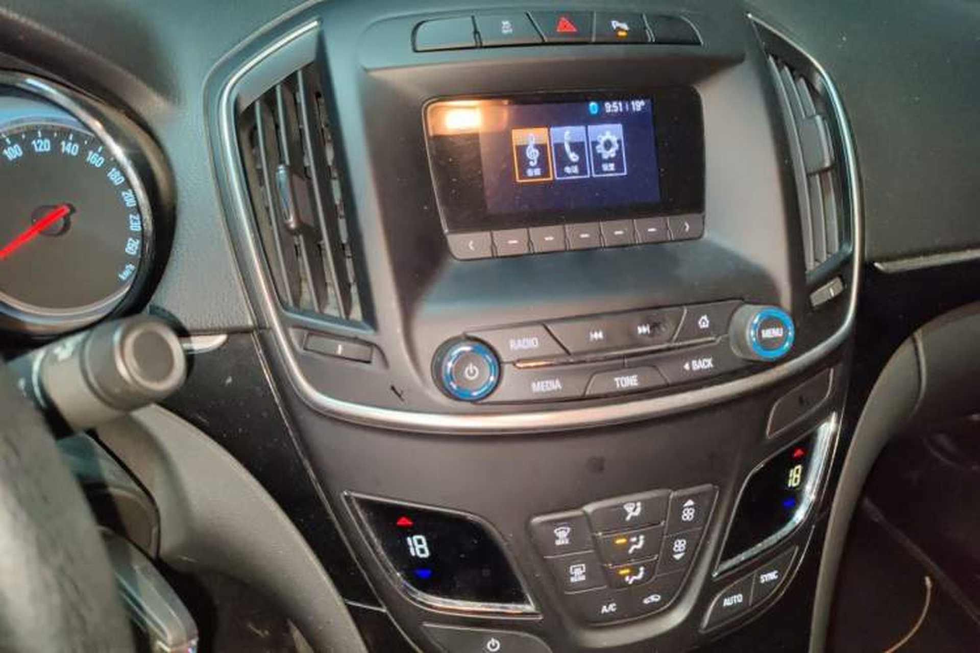 Used Buick Regal 2015 1.6T Leading Technology Model Audio And AC Panel