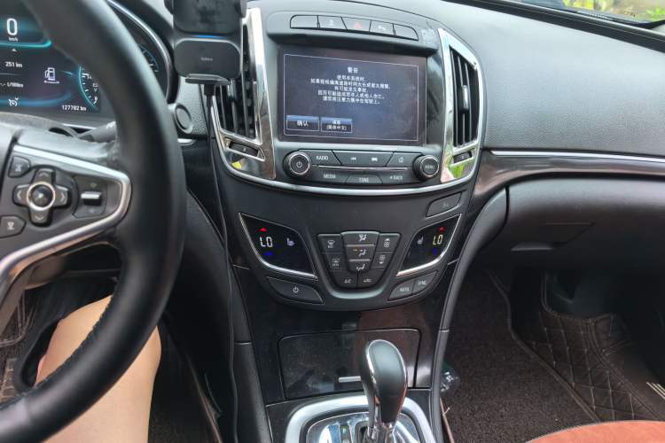 Used Buick Regal 2015 1.6T Elite Tech Model Audio And AC Panel