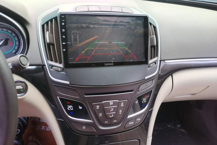 Used Buick Regal 2015 2.0L Elite Fashion Edition Audio And AC Panel