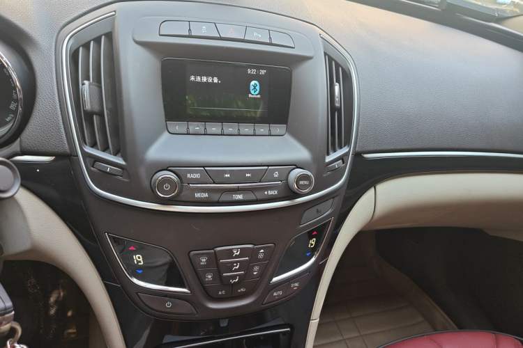 Used Buick Regal 2015 2.0L Leading Fashion Edition Audio And AC Panel