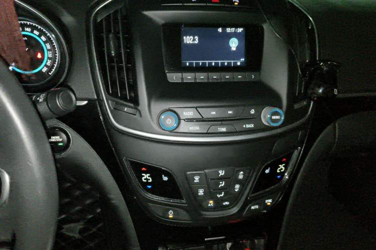 Used Buick Regal 2015 GS 2.0T Grand Sport Edition Audio And AC Panel