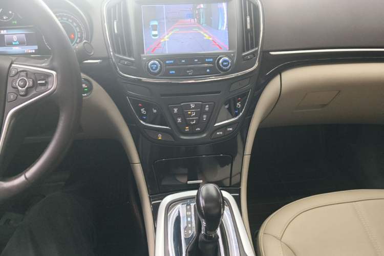Used Buick Regal 2015 2.0L Elite Fashion Edition Audio And AC Panel