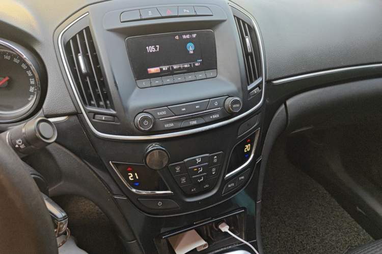 Used Buick Regal 2015 1.6T Leading Technology Model Audio And AC Panel
