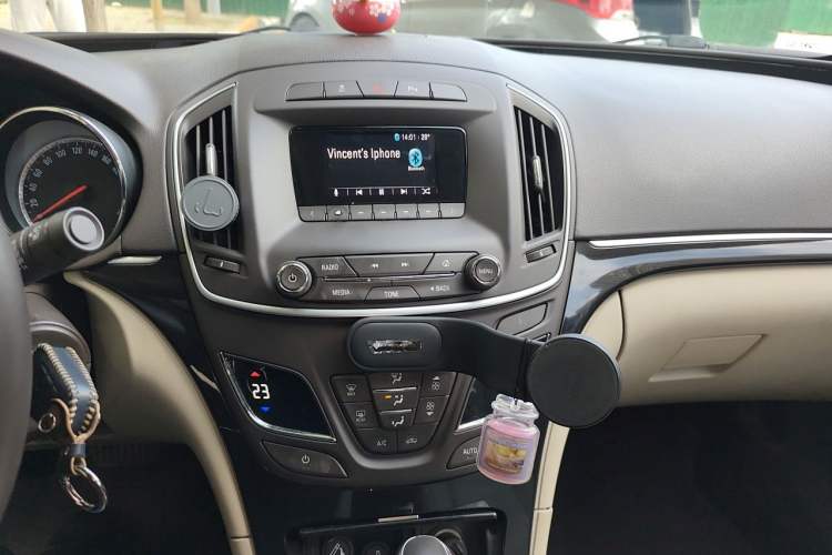 Used Buick Regal 2015 2.0L Leading Fashion Edition Audio And AC Panel