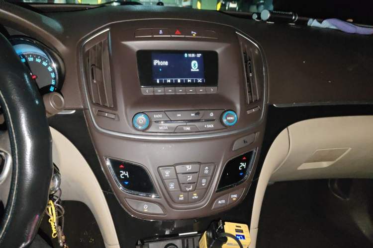 Used Buick Regal 2015 2.0L Leading Fashion Edition Audio And AC Panel