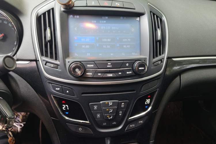 Used Buick Regal 2015 1.6T Leading Technology Model Audio And AC Panel