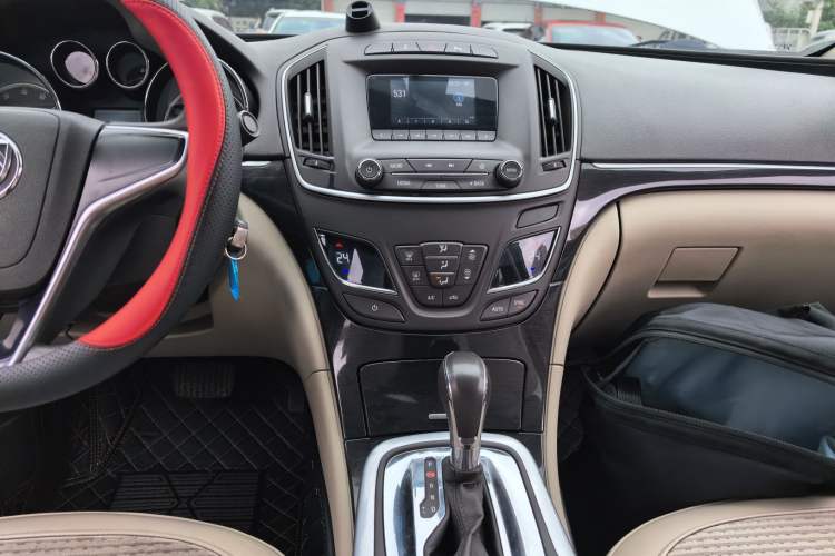 Used Buick Regal 2015 2.0L Leading Fashion Edition Audio And AC Panel