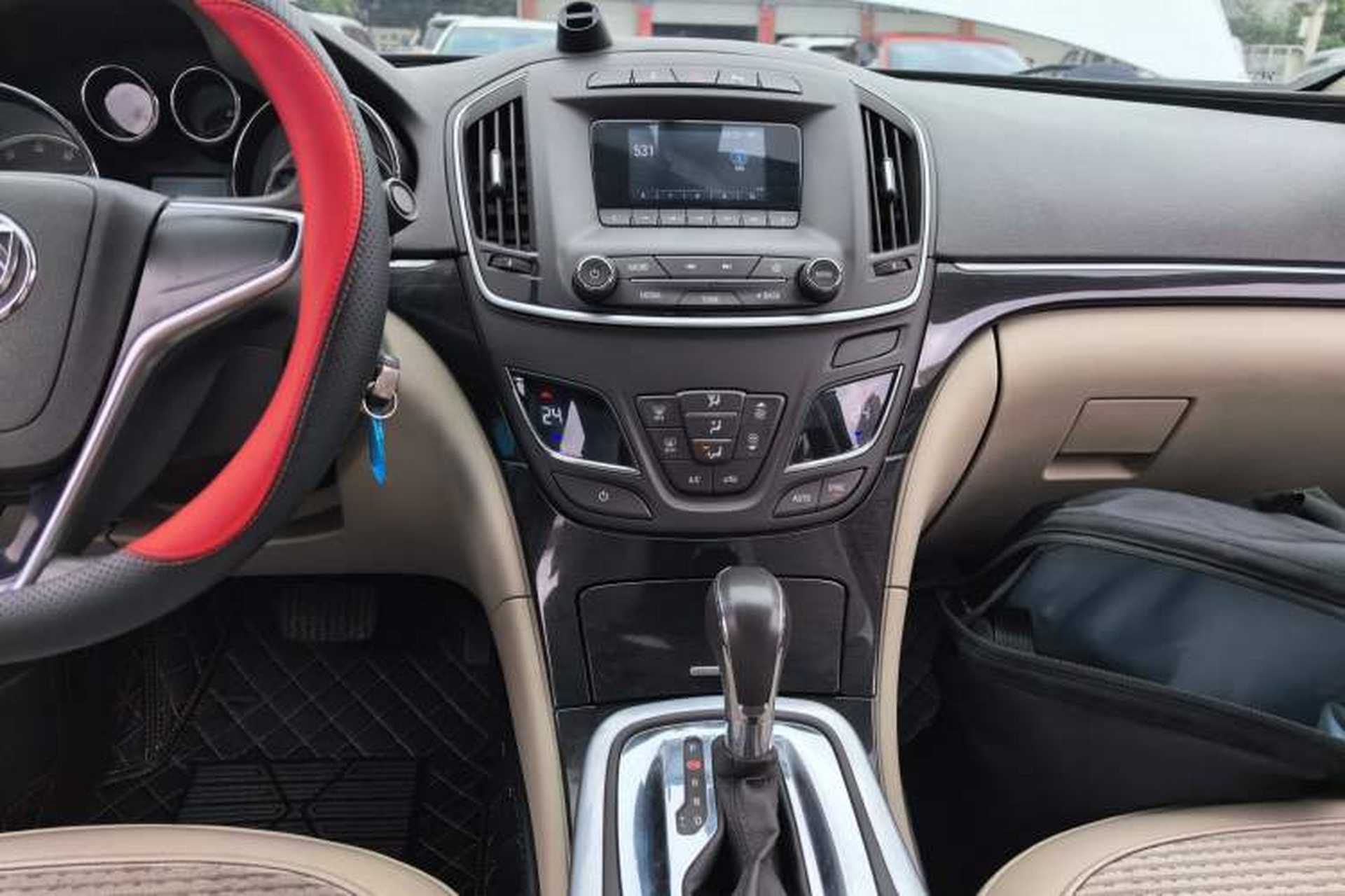 Used Buick Regal 2015 2.0L Leading Fashion Edition Audio And AC Panel