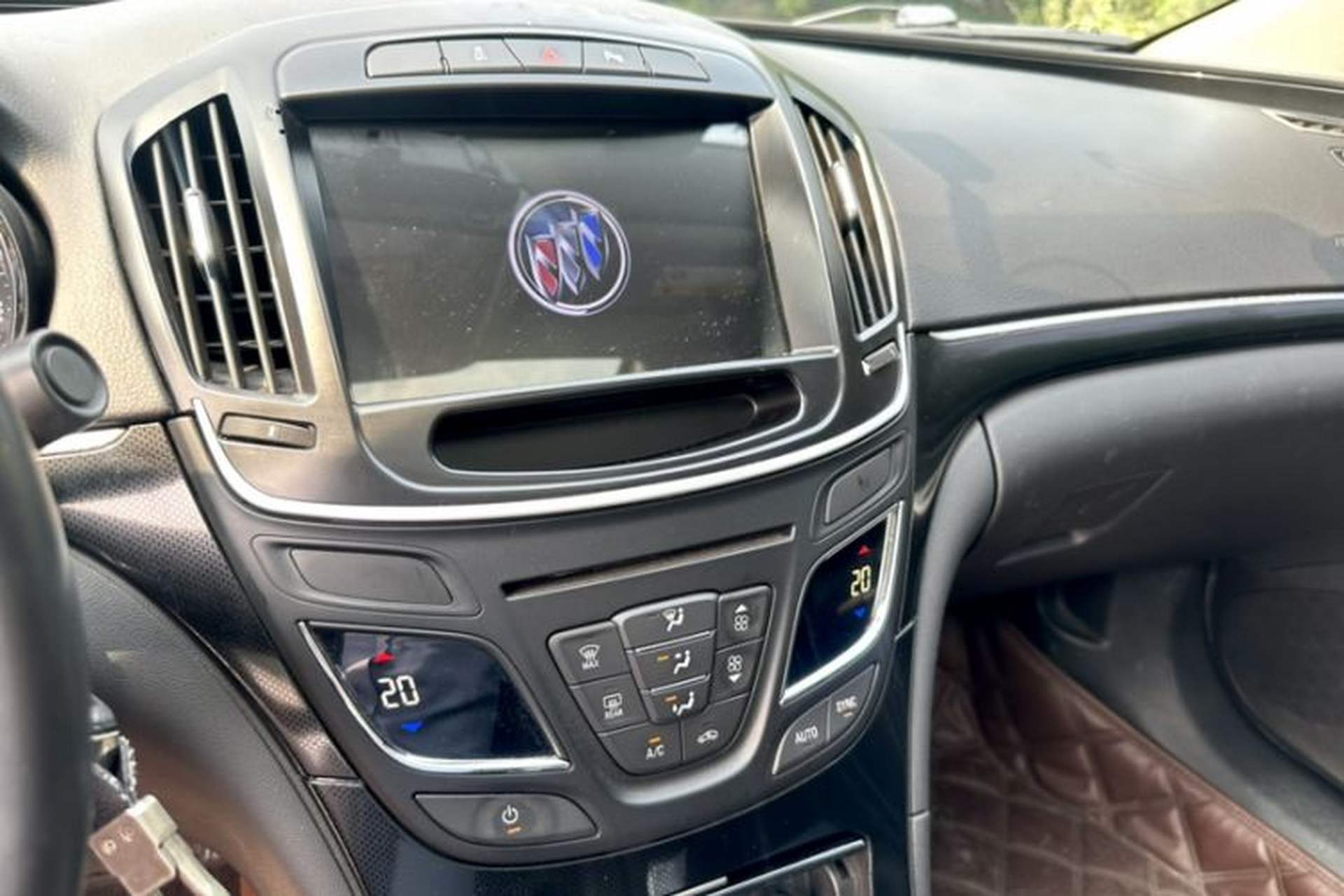 Used Buick Regal 2015 1.6T Leading Technology Model Audio And AC Panel
