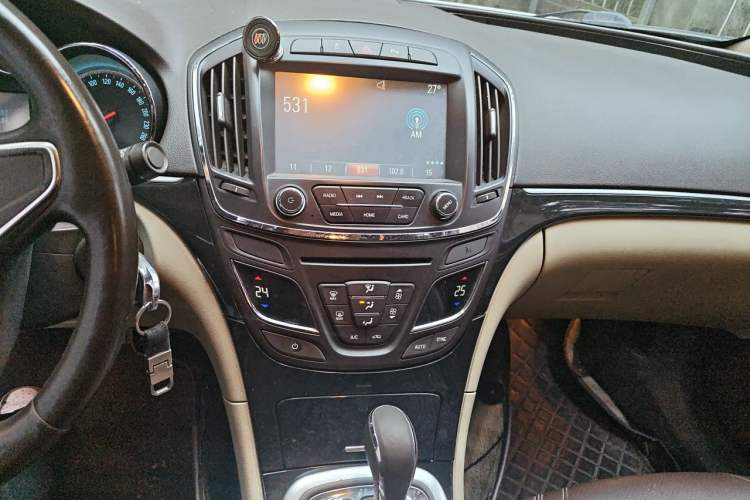 Used Buick Regal 2015 2.0L Leading Fashion Edition Audio And AC Panel