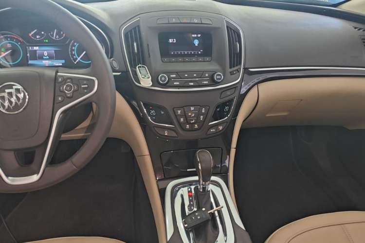 Used Buick Regal 2015 2.0L Elite Fashion Edition Audio And AC Panel